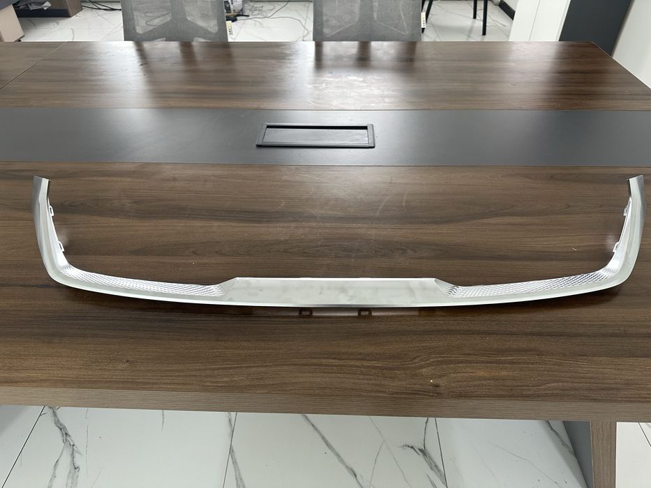 Kia Seltos накладка решетки радиатора