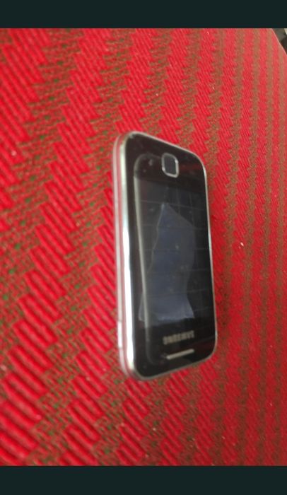 Telefon Samsung cu touchscreen și camera video. 
Mic robust și foarte practic.
Vindem aceste telefoane la prețul celor de piese de schimb.