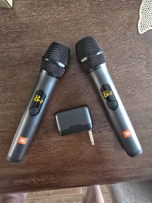 Безжични микрофони JBL Wireless за парти.