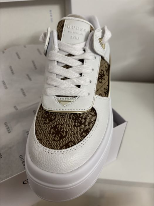 Оригинални обувки Guess