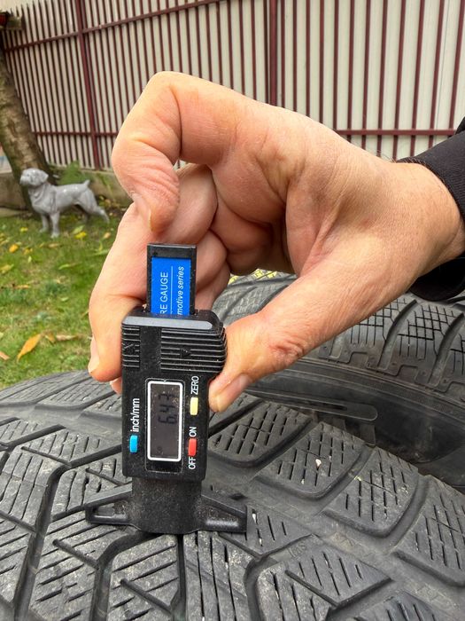 Roti iarna Pirelli Scorpion pentru Land Rover