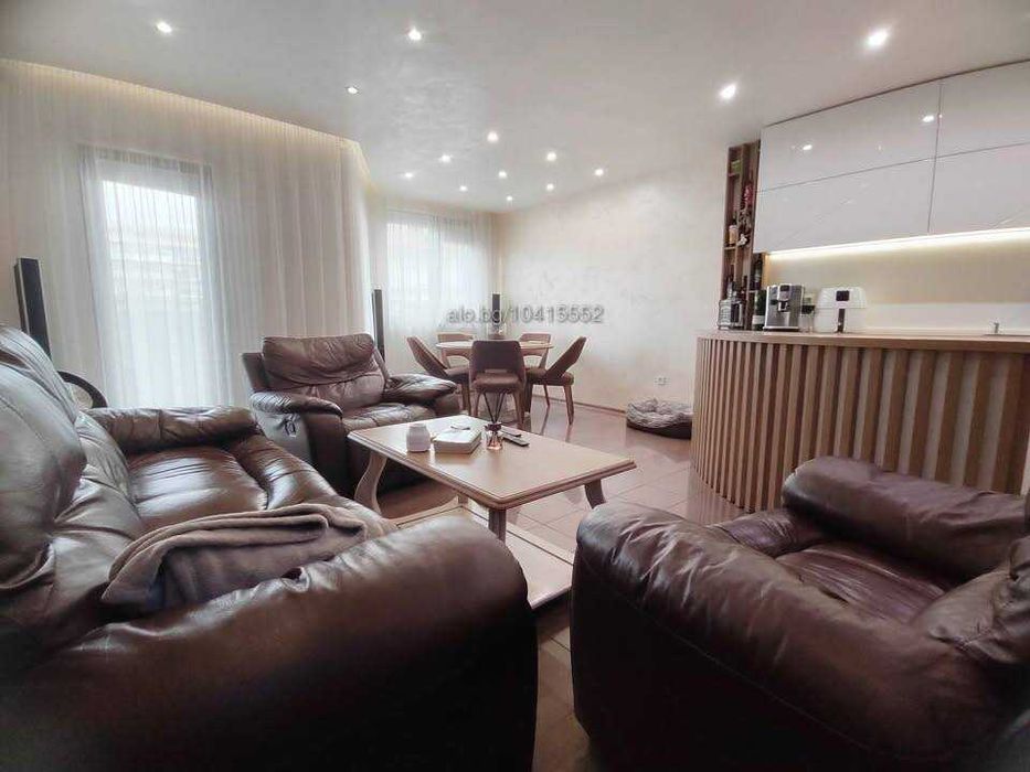 Продава се Тристаен апартамент в Бургас, Център - 145 кв.м за 1161 €/кв.м - Снимка #2