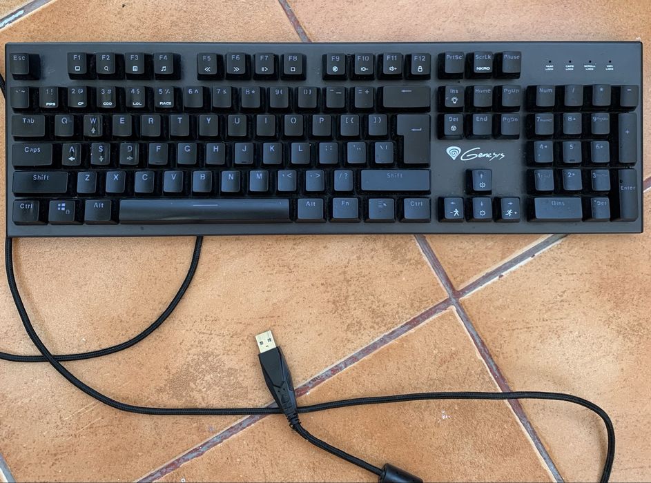 Tastatură mecanică Genesis Thor 300 RGB – Switch-uri Brown