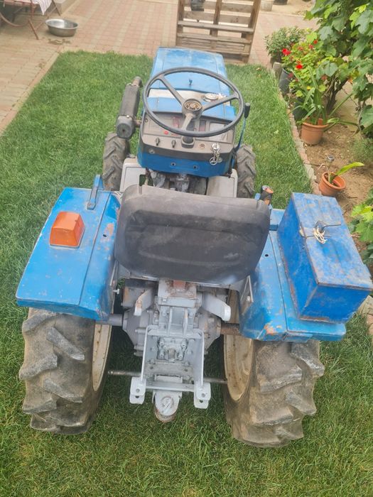 Tractor 4 x 4 marca mitsubishi.
16 cai putere.motor diesel în 3 pistoa