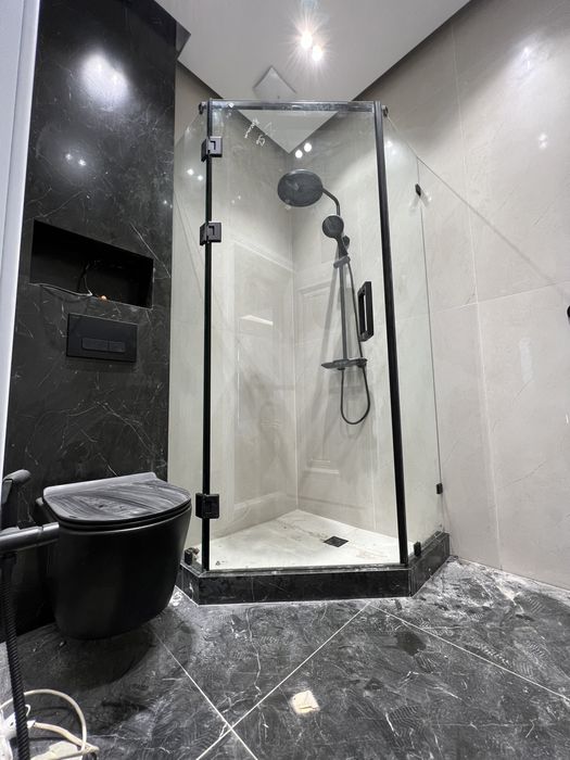 Dush kabina steklyanniy