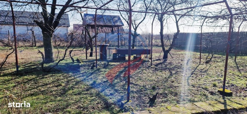 Casa Bradesti  teren  intravilan 7952 mp  deschidere 33 m la DE 70