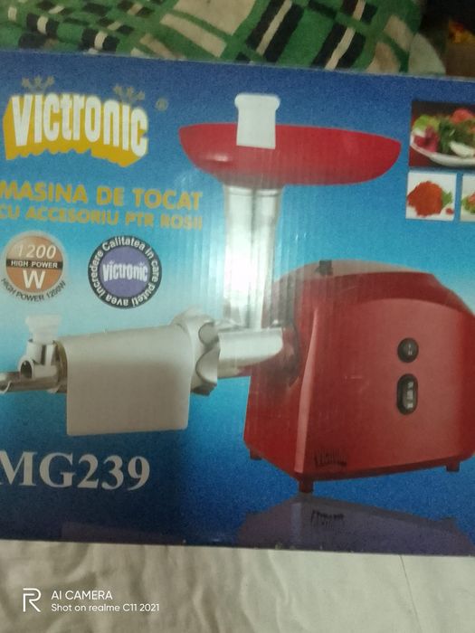 Vând mașină de tocat carne nouă