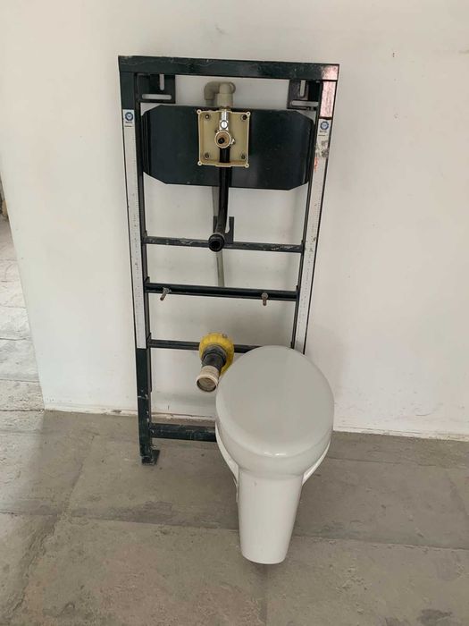 Писоар със структура за вграждане и бутон