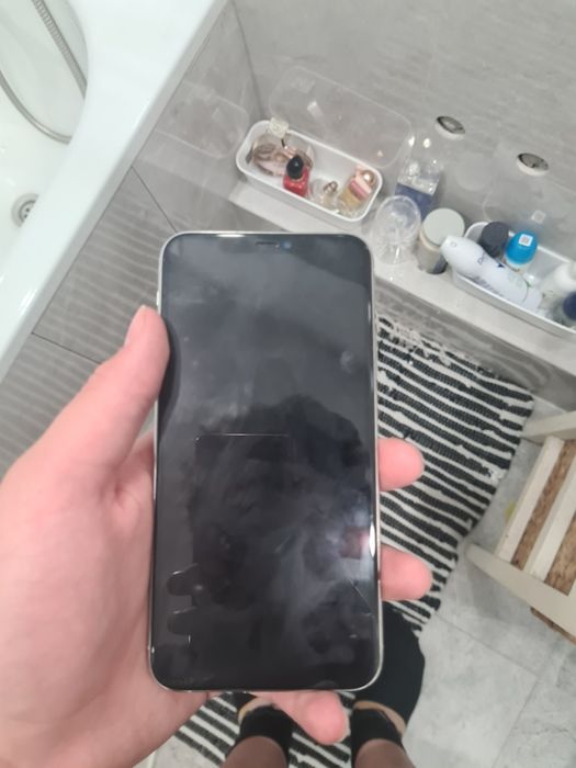 Продаю Iphone 11 Pro Max в идеальном состояние