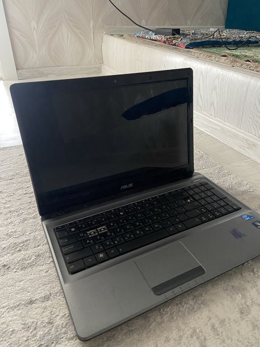 Ноутбук ASUS в хорошем состоянии