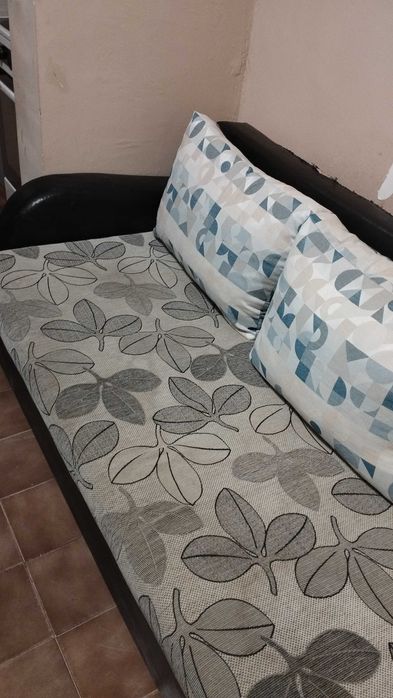 Подарявам разтегателен диван