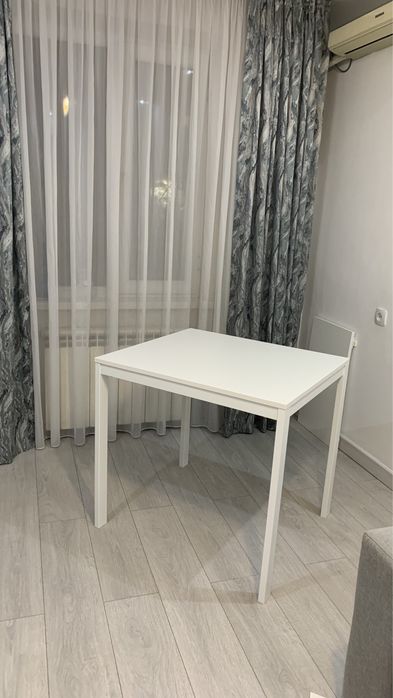 Стол IKEA и табуретки
