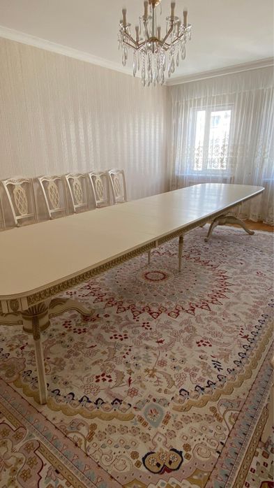 Продается стол из массива дерева