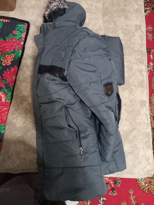 Мужская ветровка в хорошем состоянии