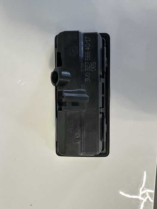 Дръжка с бутон за отваряне на багажник Audi / VW / Skoda