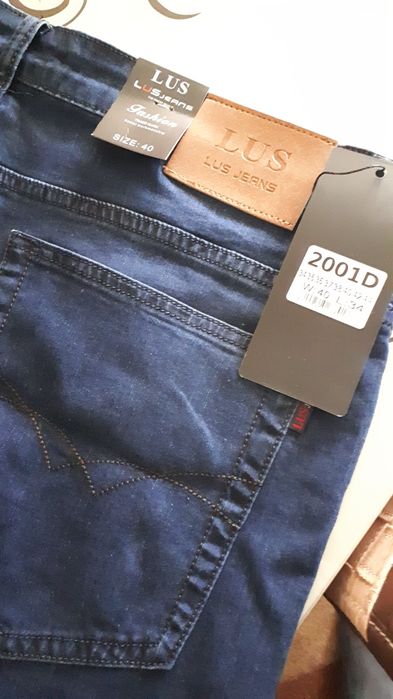 Vind blugi albaștri.