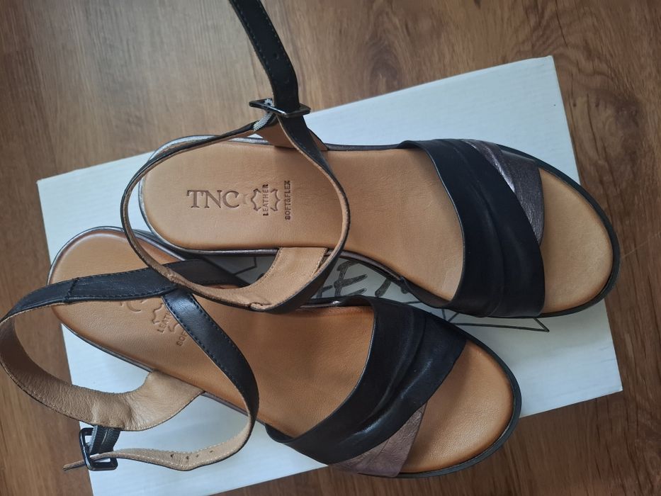 Дамски сандали от естествена кожа