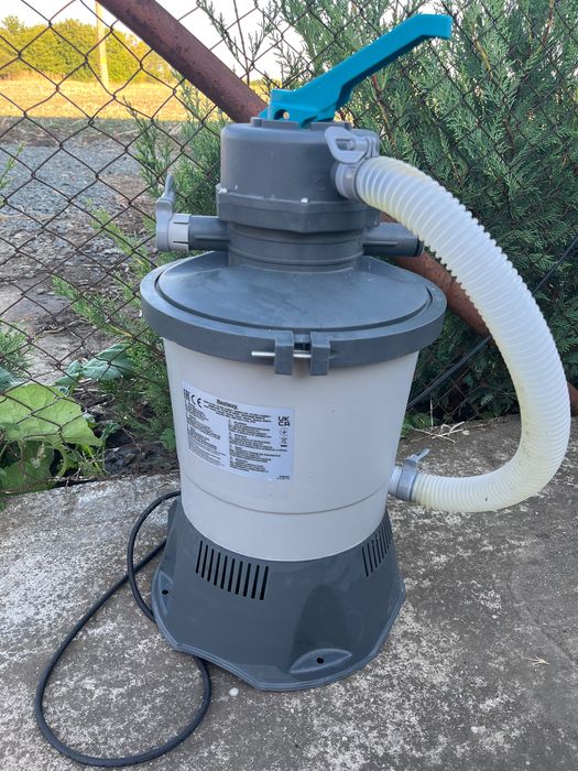 Vând piscină plus accesorii