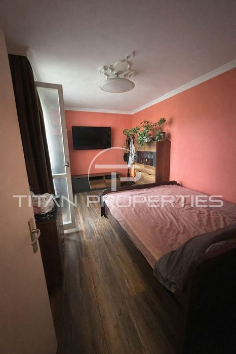 Тристаен за продажба в кв.Красна поляна 1