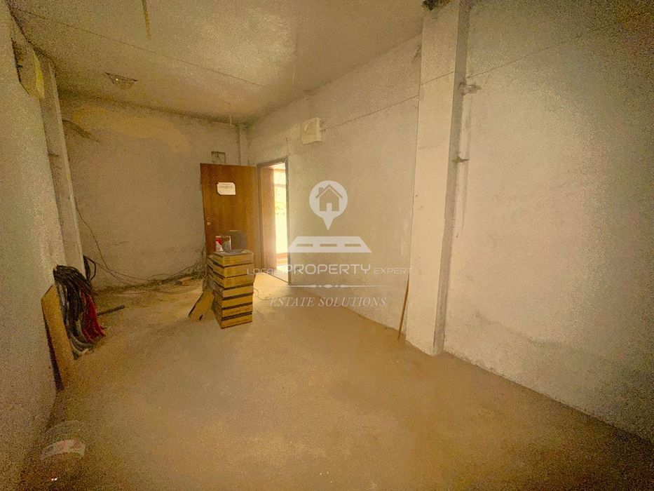 Склад в Благоевград, област-гр.Банско площ 22 цена 14000