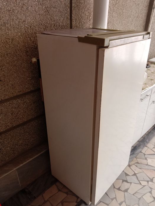 Холодильник рабочий  в Рабочем  состояние производства СССР