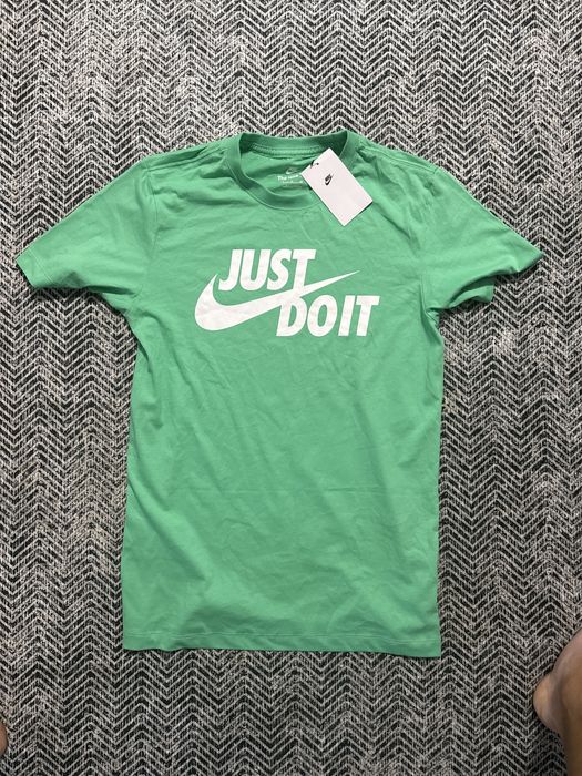 Чисто нова тениска Nike
