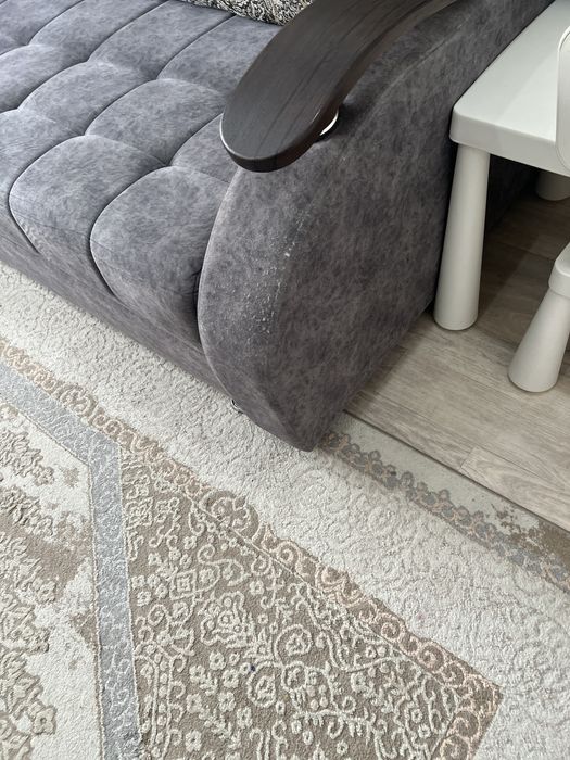 Продам диван,район 12 месяцев