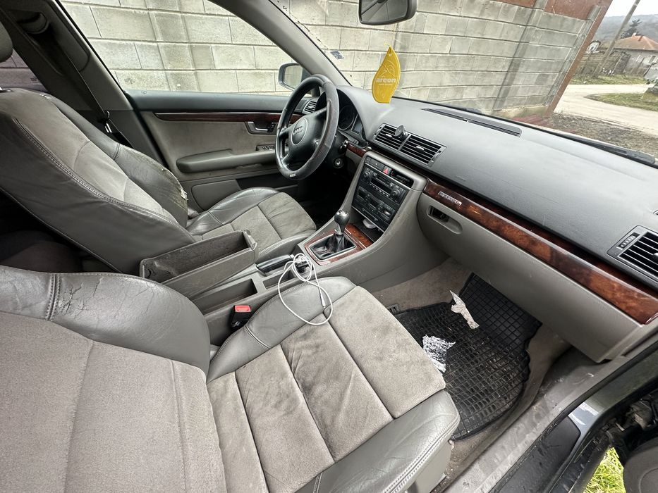 Ауди А4 В6 продавам