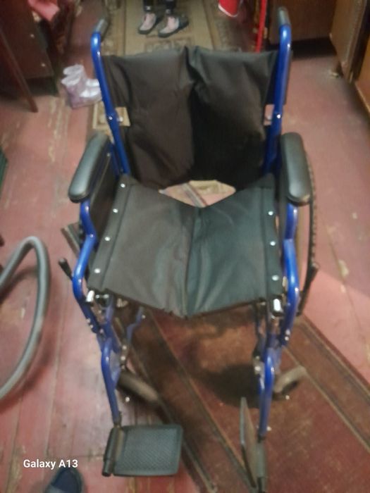 Продам инвалидную коляску