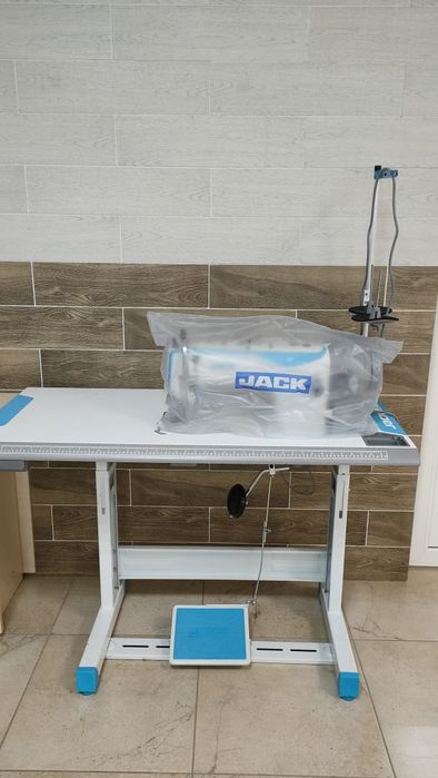 Продам швейную машинку Jack H2