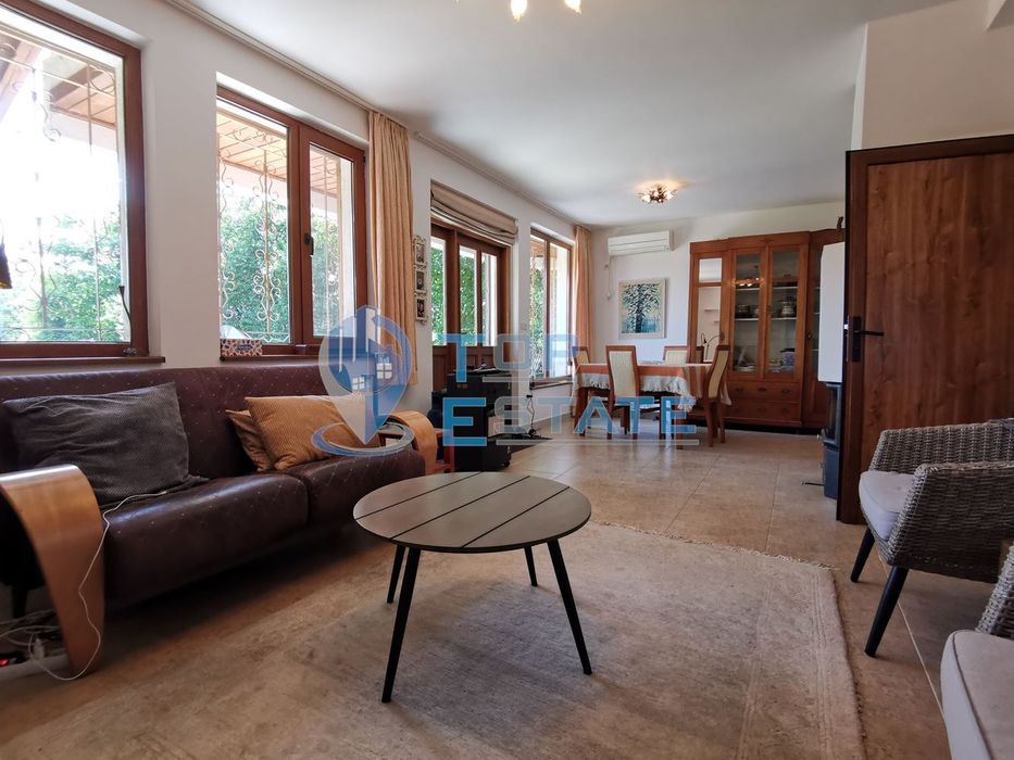 Новопостроена обзаведена къща с три спални и локално парно в село Сла