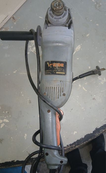 Продам болгарку большую