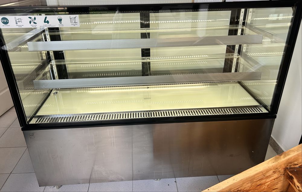 Vitrina Horeca pentru prajituri, 510 litri stare perfecta