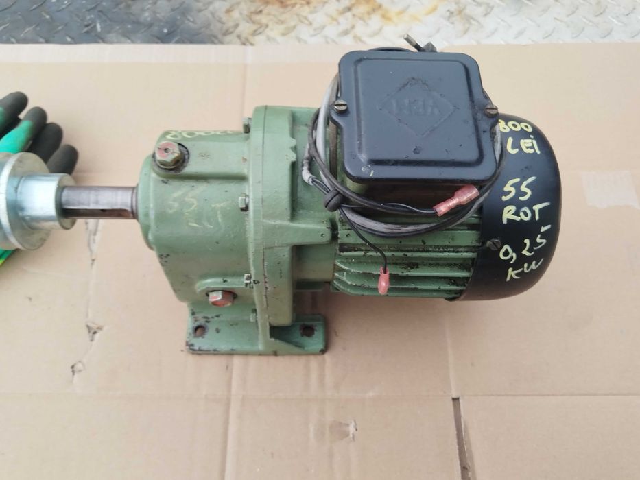 Reductor original cu motor 55 rotații pe minut