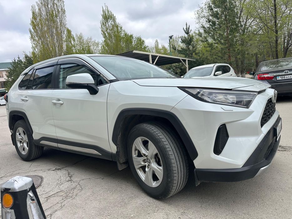 Toyota Rav 4 2021 г