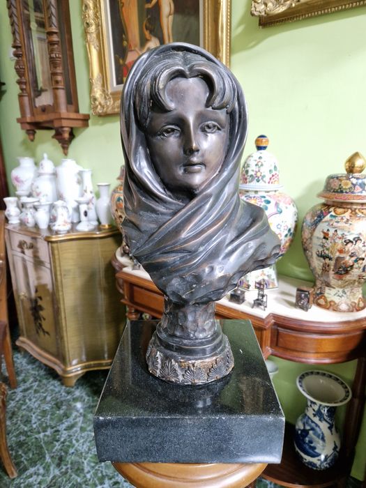 Страхотен антикварен френски бронзов бюст