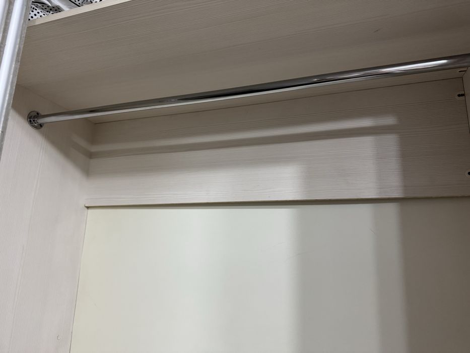 Шкаф с зеркалом