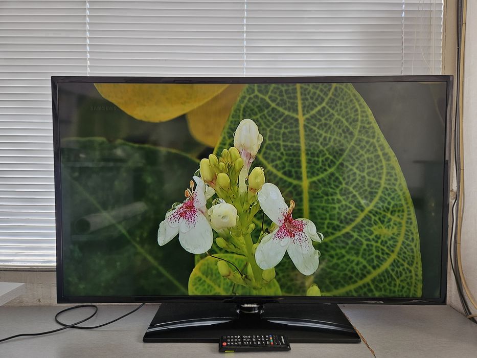 Телевизор Samsung UE46F5000aw