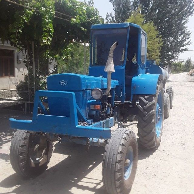 T28 traktor kampilekt sotiladi