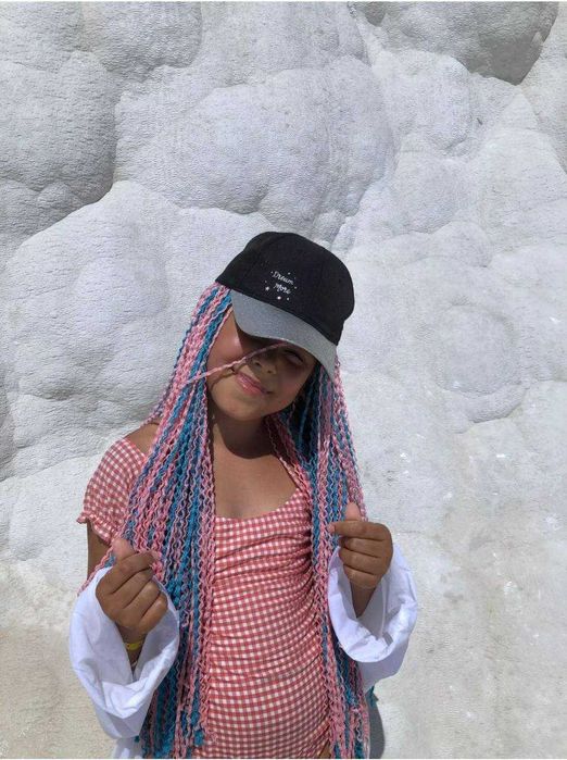 Косички за момичета - стил и усмивки.