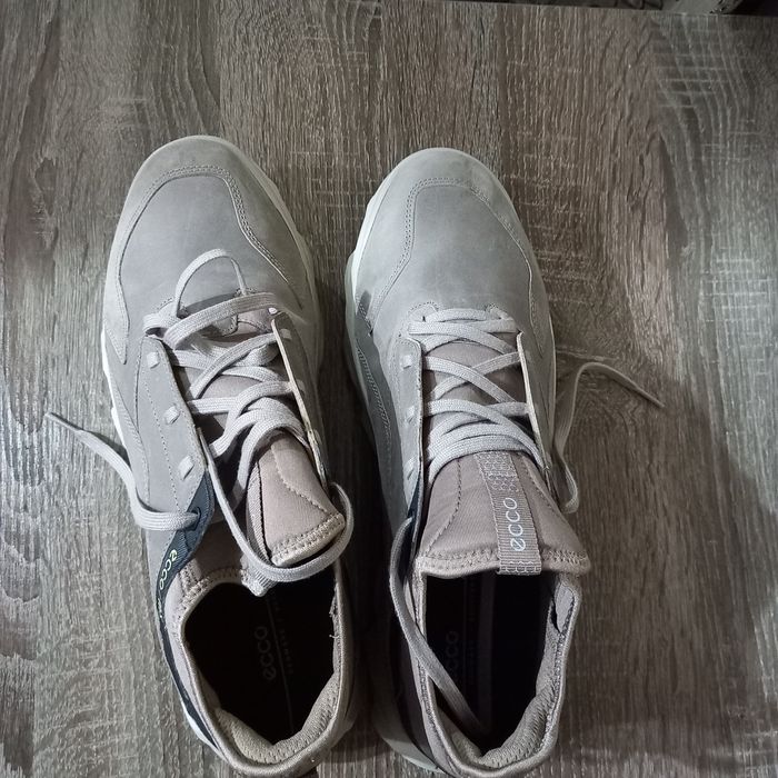 Кроссовки ecco    .