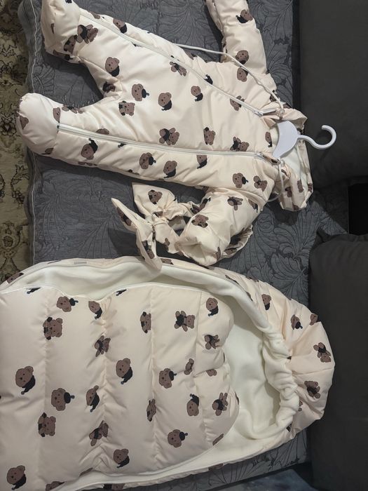 Детская куртка,комбинезон в комплекте,купили за 30 тыс