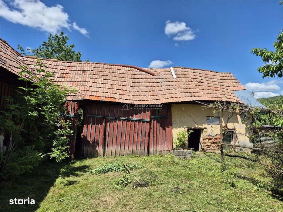 Casa de vanzare cu 2112 mp teren