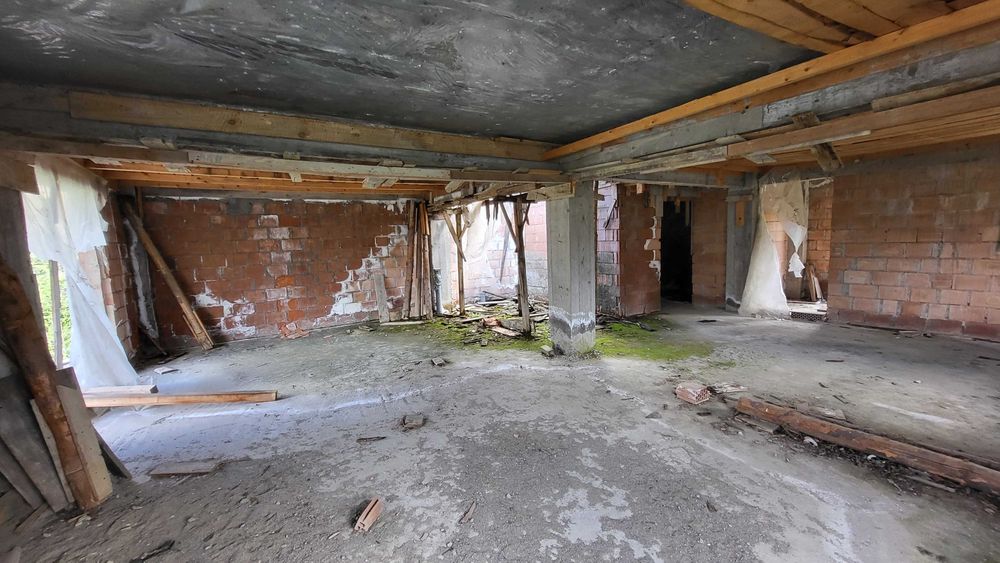 Teren intravilan cu vila in constructie strada Secariei nr.173  Comarnic judetul Prahova