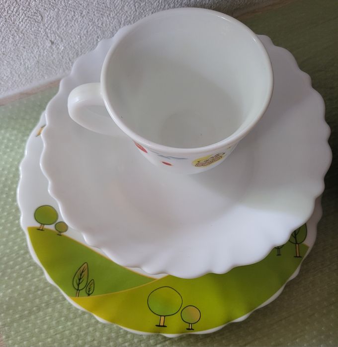 Комплект детской посуды.