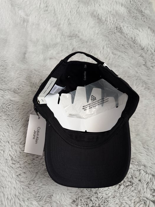 Calvin Klein sapca unisex neagra cu logo mic metalic noua originala