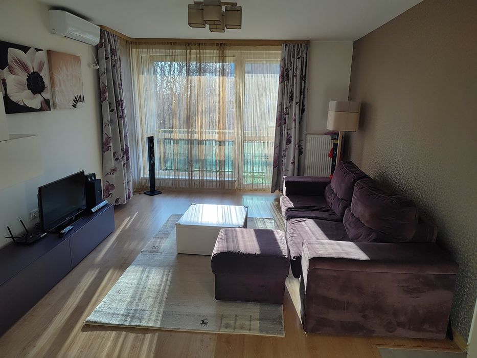 De inchiriat - Apartament modern cu 2 camere si loc de parcare