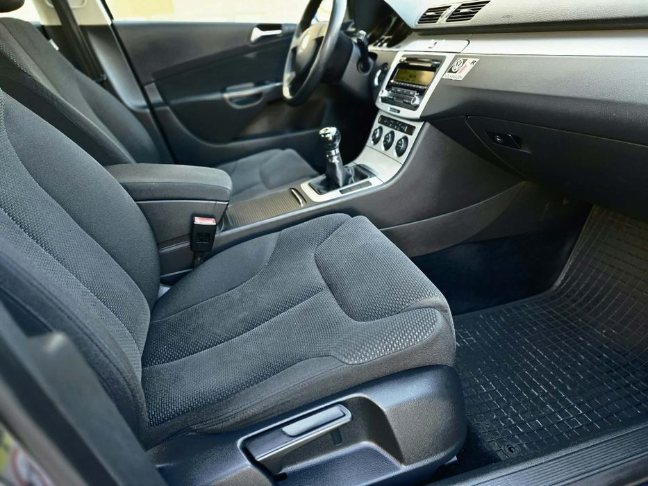 Passat  Limuzină  2L Diesel 140 Cp  Recent adus Nr tzol valabile 30 zile  împecabilă