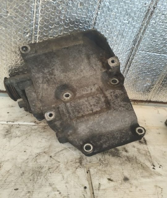 Suport compresor clima 038260885C Volkswagen VW Passat B5 seria