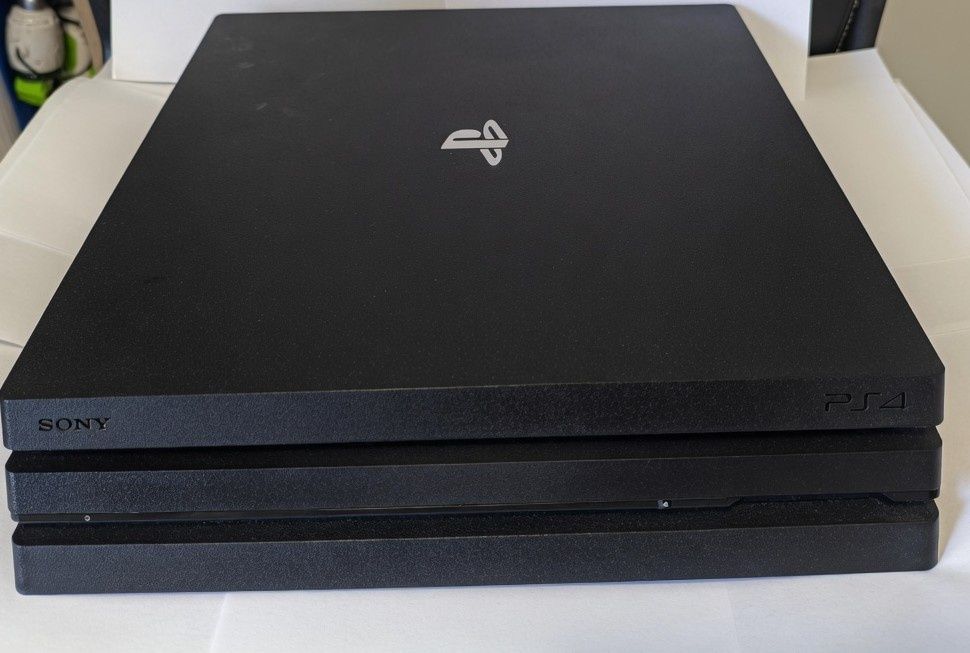 PS4 Pro + controller + jocuri